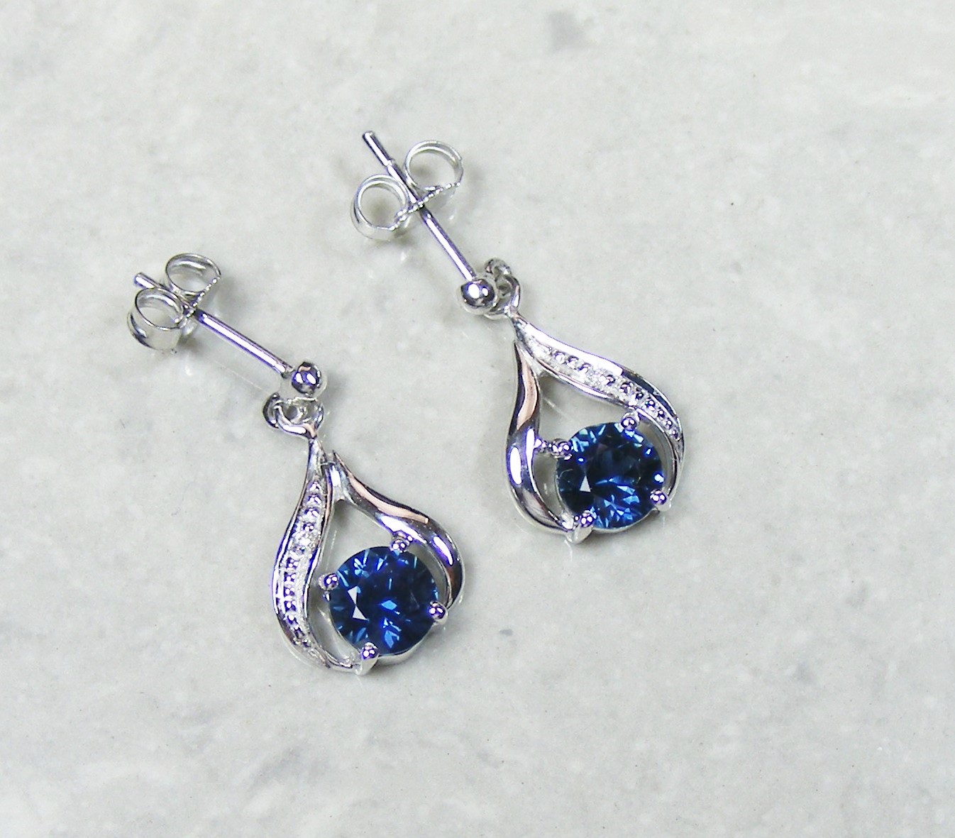 Mid blue 1.15 Carat Sapphire Earrings